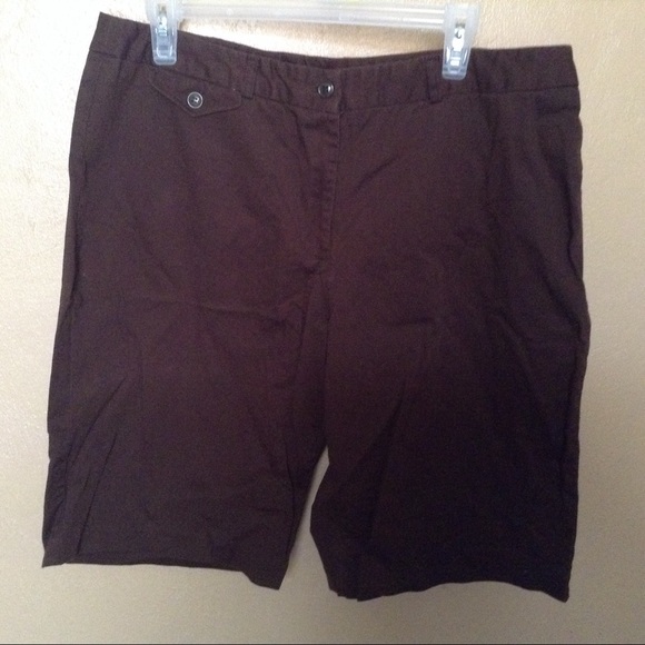 Brown shorts - Picture 3 of 4